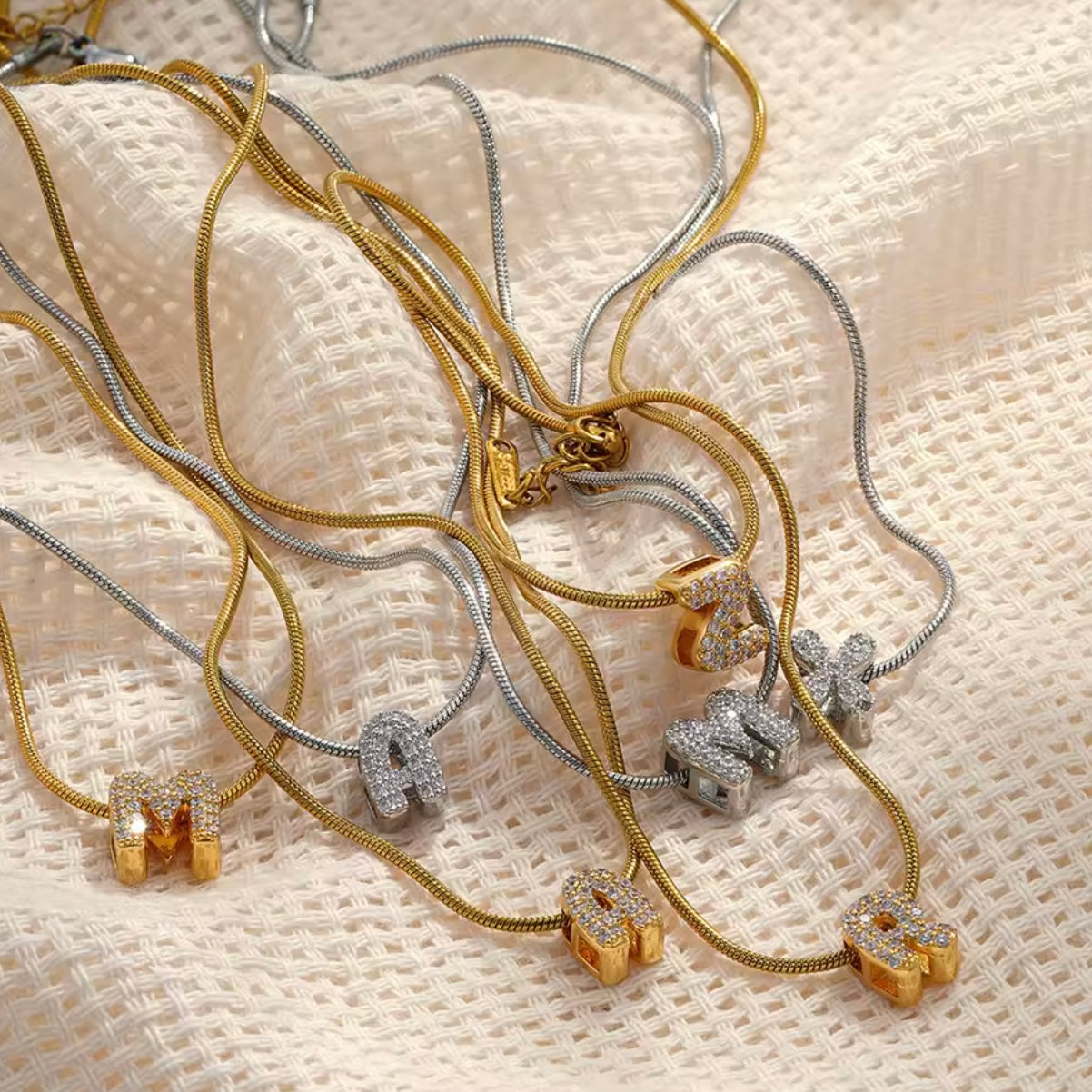 COLLAR INICIAL CIRCONITAS